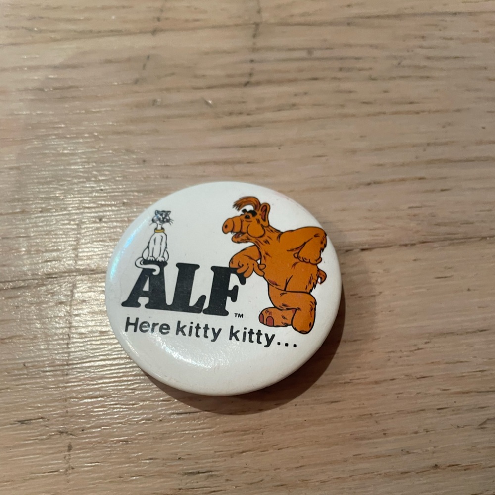 ALF Button Pin - Picture 2 of 3